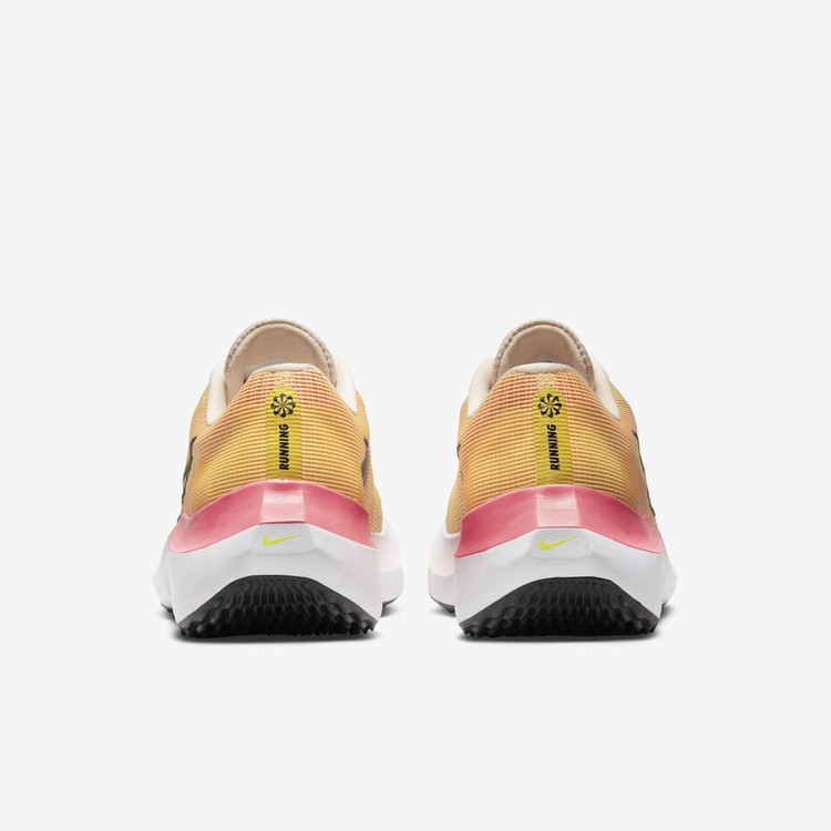 رانینگ نایک zoom fly 5