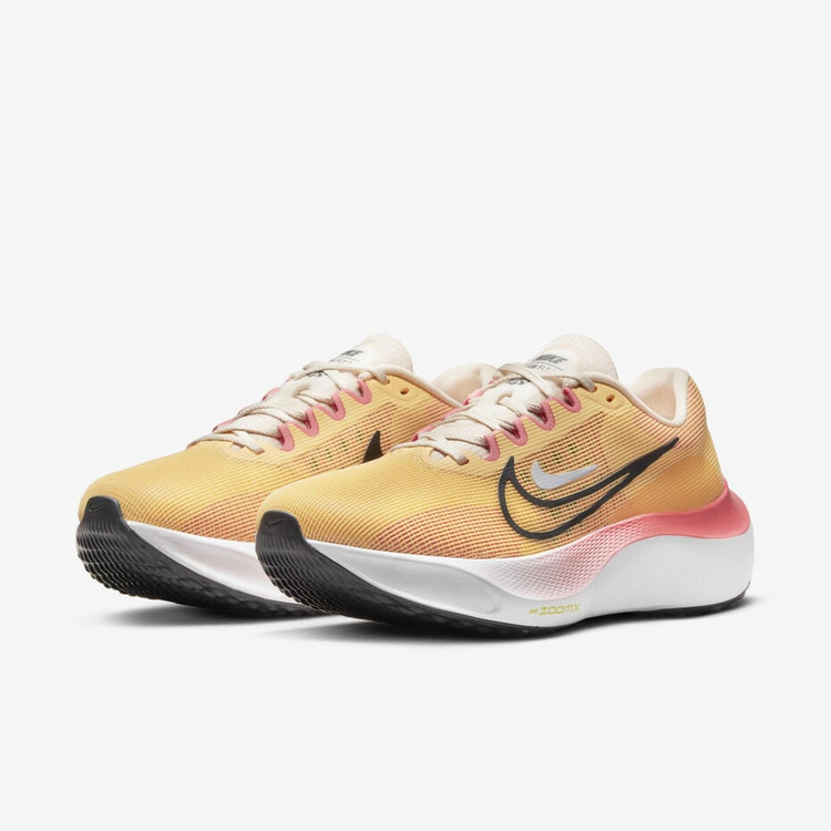 رانینگ نایک zoom fly 5
